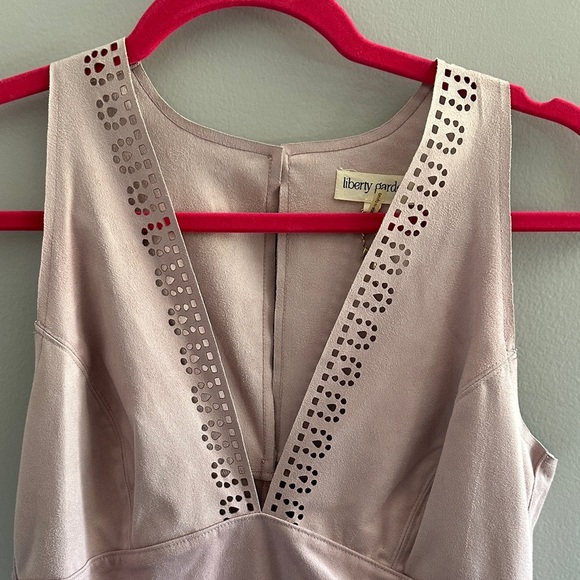 Elegant Sleeveless Blouse - Pink - Picture 6 of 7